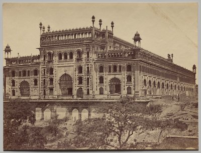 Exterior de Asaf-ud-Daula Imambara, o Tumba de Felice A. Beato