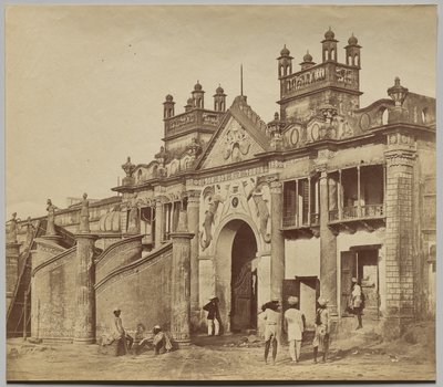 Puerta de entrada que conduce al Kaiserbagh de Felice A. Beato