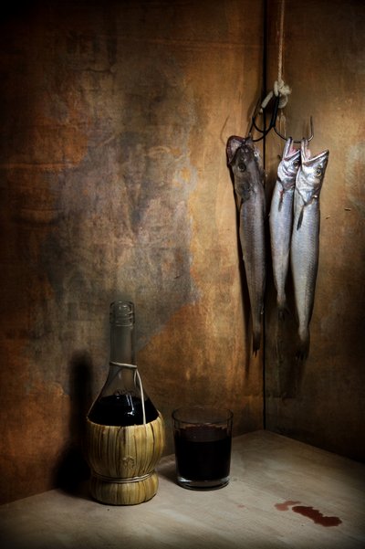 Pescado y vino a la manera rústica de Felice Angelino