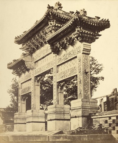 Arco en el Templo Lama cerca de Pekín de Felice Beato