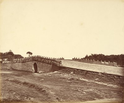 Puente de Pa-lu-chian, escenario del combate con las tropas imperiales chinas cerca de Pekín, 21 de septiembre de 1860 de Felice Beato