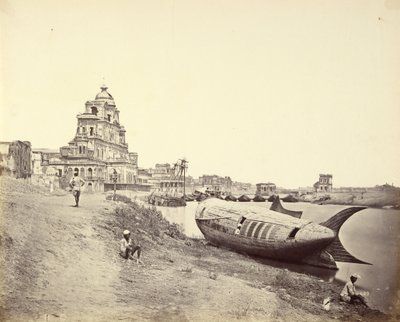 Palacio Chutter Manzil, con el Barco del Rey en Forma de Pez en el Río Gomti de Felice Beato
