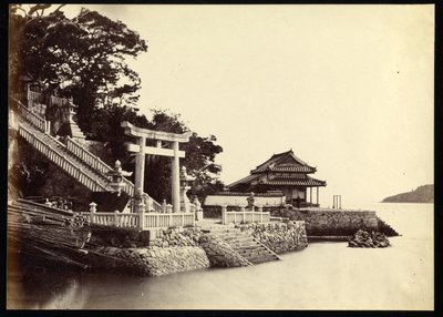 Entrada al templo de Kami-Hamayou en Shimonoseki de Felice Beato