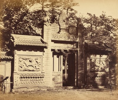 Exterior del depósito de tumbas, cerca de Pekín, octubre de 1860 de Felice Beato