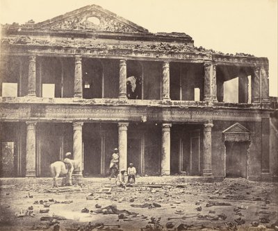 Interior de Secundra Bagh después de la masacre de Felice Beato