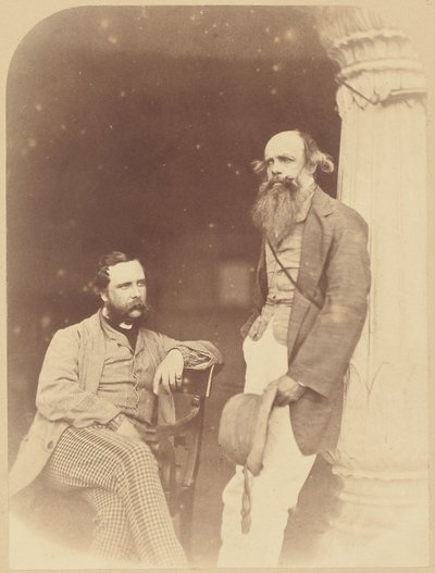 [Retrato de dos hombres europeos, uno sentado y otro de pie] de Felice Beato
