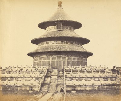Templo Sagrado del Cielo donde el Emperador sacrifica una vez al año en la ciudad china de Pekín, octubre de Felice Beato