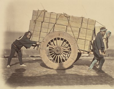 Shariki, o coolies empujando carretas, ca. 1860 de Felice Beato