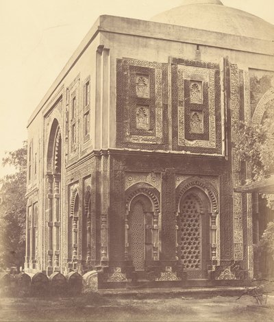 Santuarios. Alai Darwaza, puerta de mármol y arenisca a la Mezquita Quwwat-ul-Islam, Kootub de Felice Beato