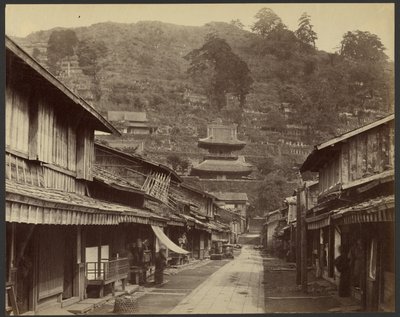 Calle Temple, Native Town, Nagasaki de Felice Beato