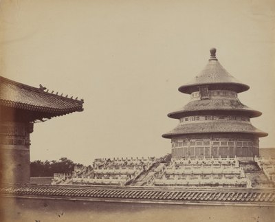 Templo del Cielo desde el Lugar Donde se Queman los Sacerdotes, en la Ciudad China... Octubre 1860 de Felice Beato
