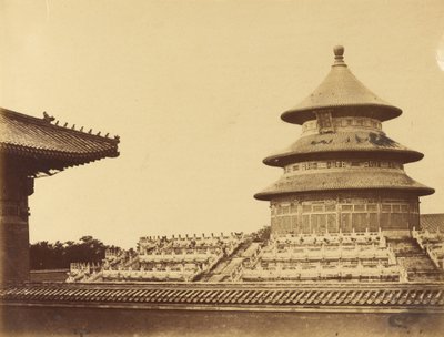 Templo del Cielo desde el lugar donde se queman los sacerdotes en la ciudad china de Pekín. Octubre de 1860 de Felice Beato