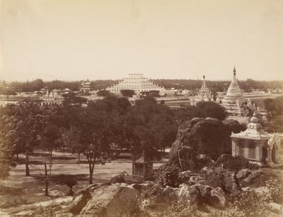 La incomparable pagoda de la colina de Mandalay de Felice Beato