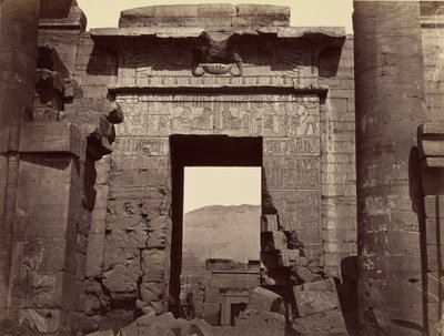 Detalles de la puerta de entrada al templo, Medinet Habu de Félix Bonfils