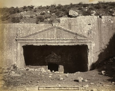 Entrada a la tumba de los Judeanos, en Jerusalén de Félix Bonfils