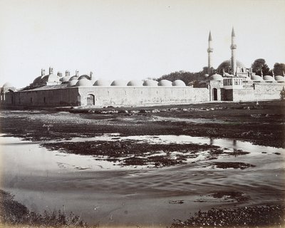 Vista del complejo de Tekkuyeh Suleimaniyeh, en Damasco, Siria, parte de un complejo de una madrasa, una mezquita y un monasterio, dirigido por la orden de los Derviches, para facilitar la estancia de los peregrinos en su camino a La Meca de Félix Bonfils