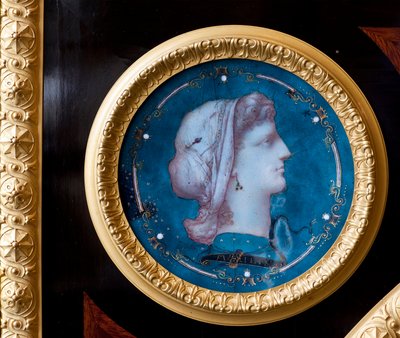 Detalle de una pieza de mobiliario que decora el escudo de armas de la familia Brignole Sale por el ebanista Guillaume Grohe (1808-1885) según un dibujo de Félix Duban (1798-1870). Apartamentos de Maria Brignole Sale De Ferrari, Duquesa de Galliera (1811-1 de Felix Louis Jacques Duban