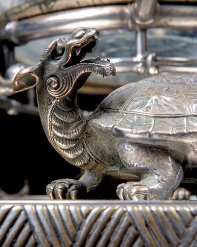 Acuario y pedestal de bronce plateado 