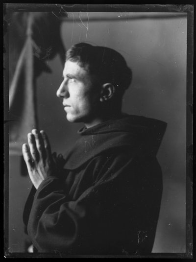Oración franciscana en Asís de Ferdinand Schmutzer
