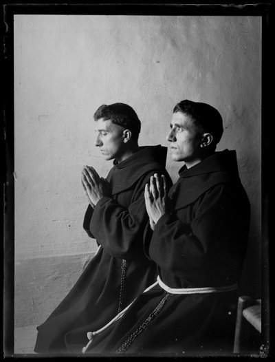 Oración franciscana en Asís de Ferdinand Schmutzer