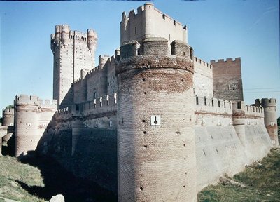 Vista del Castillo de la Mota, construido para Juan II en 1440 de Fernando de Carreno