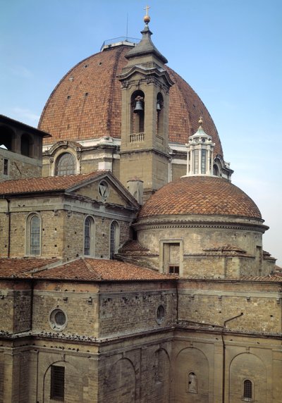 Vista exterior de la iglesia de San Lorenzo, en parte por Filippo Brunelleschi (1377-1446) siglo XV-XVI (Iglesia de San Lorenzo) Florencia, Italia de Filippo Brunelleschi