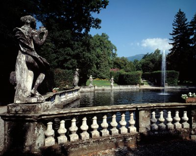 Fuente en el parque de Filippo or Juvara Juvarra