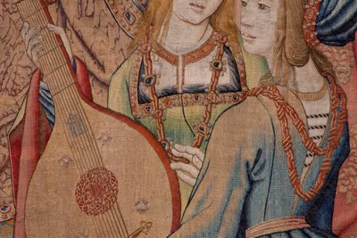 Tapiz flamenco. Serie La Historia de David y Betsabé. El profeta Natán reprende al rey David (El profeta Natán reprende a David). Tercer panel de la serie. Modelo Anónimo. Fabricación Desconocida, Bruselas. 1505. Tejido Oro, seda y lana. de Flemish School