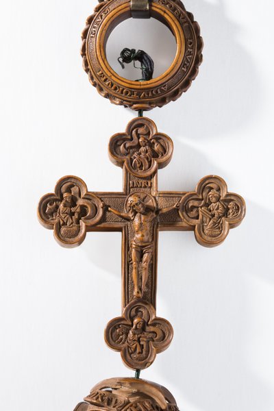 Rosario de Enrique VIII, (detalle) de la cruz (boj) de Flemish School