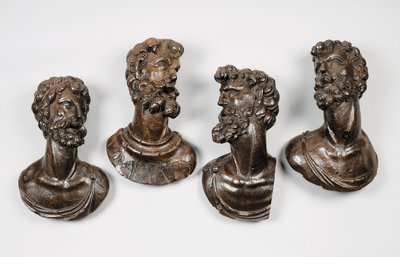 Conjunto de cuatro bustos de hombres, posiblemente profetas, probablemente Amberes, mediados del siglo XVI de Flemish School