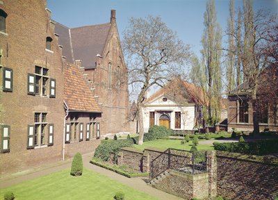 Vista de la Casa de la Abadesa, el refectorio y un dormitorio de Flemish School