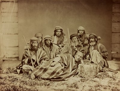 Álbum Damas y Baalbek: Un grupo de sirios indígenas con ropa tradicional de Félix Bonfils