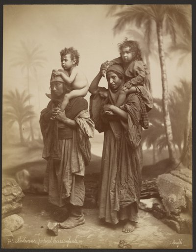 Beduinos llevando a sus hijos de Félix Bonfils