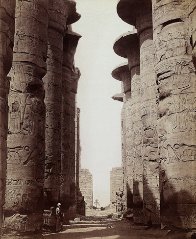Columnas de la sala hipóstila del Gran Templo de Amón-Ra en Karnak, Egipto de Félix Bonfils