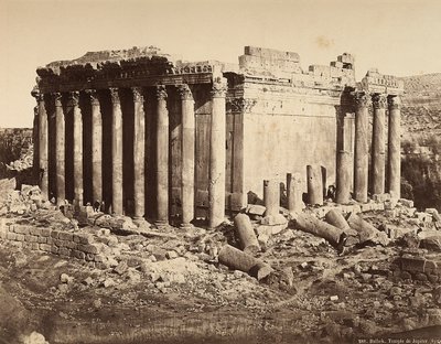 El Templo de Baco, en la zona arqueológica de Heliópolis o Baalbek, antigua ciudad siria, ahora Líbano de Félix Bonfils