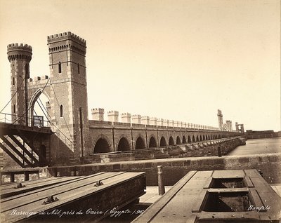 El represamiento del Nilo, cerca de El Cairo, Egipto de Félix Bonfils
