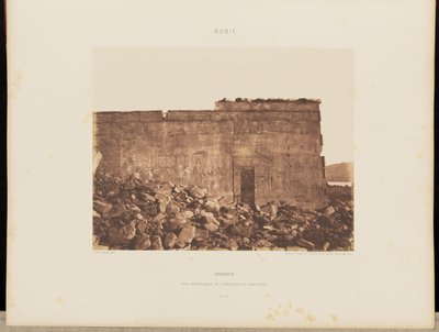 Dandoûr. Pared sur del exterior del santuario de Félix Teynard