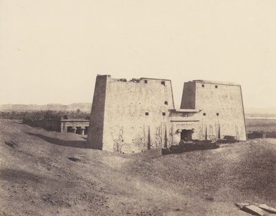 Edfou Apollonopolis Magna, Vista general del templo, 1851-52, impreso 1853-54 de Félix Teynard