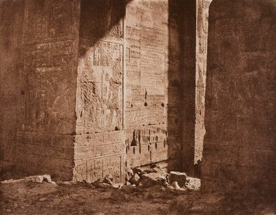 Primer pilón - Inscripción francesa tallada en el estribo oriental en el punto H, Isla de Fila (Filé) de Félix Teynard
