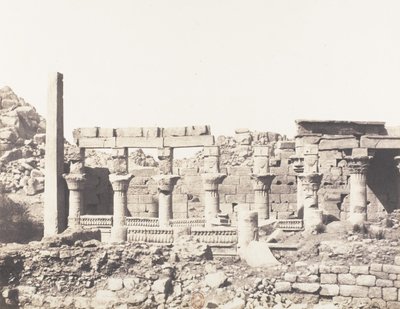 Isla de Fileh Filé, edificio del sur y parte de la columnata occidental, 1851-52, impreso 1853-54 de Félix Teynard