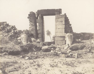 Karnak Tebas, Primer Pilón - Ruinas de la Puerta y los Colosos de Félix Teynard
