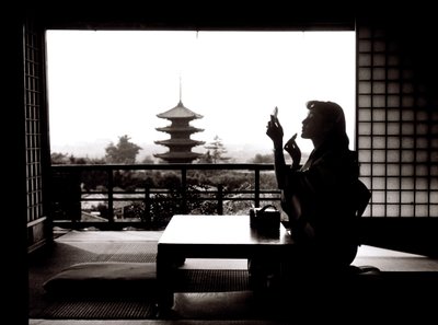 "Kioto frívola". Pagoda Yasaka vista desde el restaurante Kyo-Yamato de Fosco Maraini