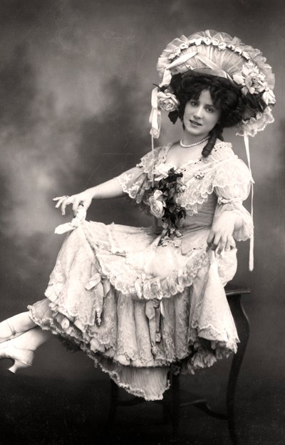 Fanny Dango, cantante y bailarina, principios del siglo XX de Foulsham and Banfield