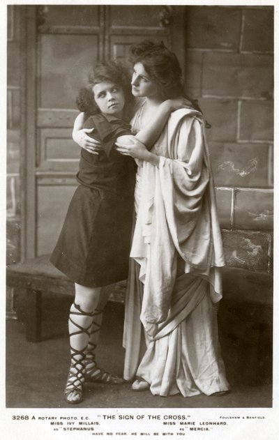 Ivy Millais y Marie Leonhard, actrices, c1900s de Foulsham and Banfield
