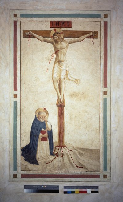 La crucifixión con San Domingo. Inscripción "INRI" en la cruz. Fresco de Guido di Pietro de Fra Angelico
