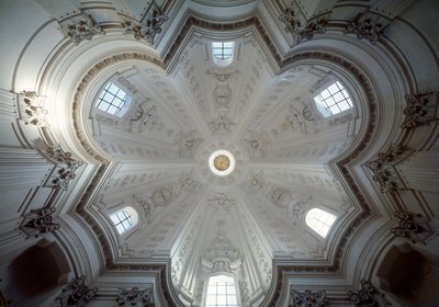 Vista interior de la cúpula de la iglesia de San Ivo alla Sapienza de Francesco Borromini