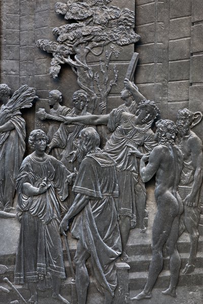Base que representa a Alessandro Farnese recibiendo a los embajadores de la Reina Isabel de Inglaterra, (detalle) de Francesco Mochi