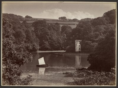 [Barca en un lago junto a un castillo] de Francis Bedford