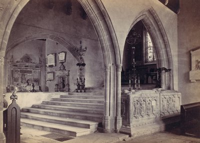 Monumentos y escalones del presbiterio, Iglesia de Tenby, 1870s de Francis Bedford