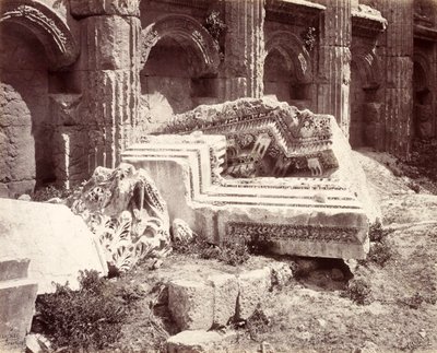 Restos escultóricos del templo de Júpiter, Baalbek de Francis Bedford